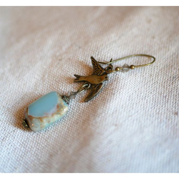 Pendientes de piedra y p&aacute;jaro