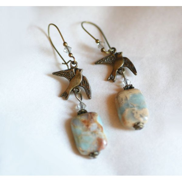 Pendientes de piedra y p&aacute;jaro