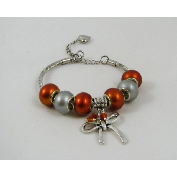 Pulsera de plata con cuentas naranjas y lazo