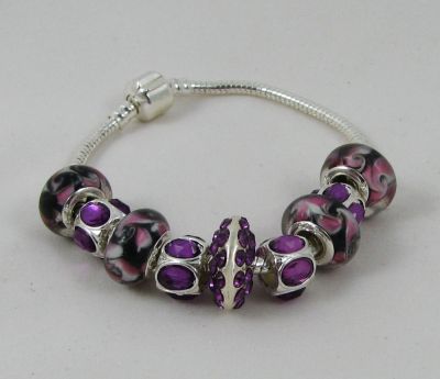 Pulsera de plata con perlas moradas y strass