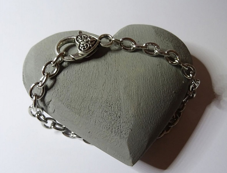 Pulsera cadena plateada cierre coraz&oacute;n grande 20 cm