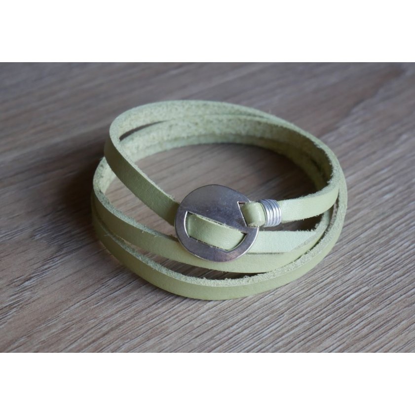 Pulsera de cuero verde anís, triple vuelta ajustable