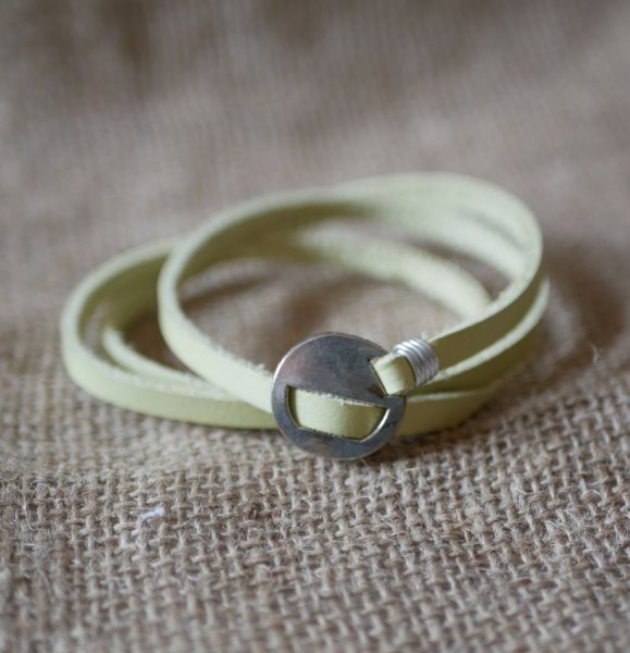 Pulsera de cuero verde an&iacute;s, triple vuelta ajustable