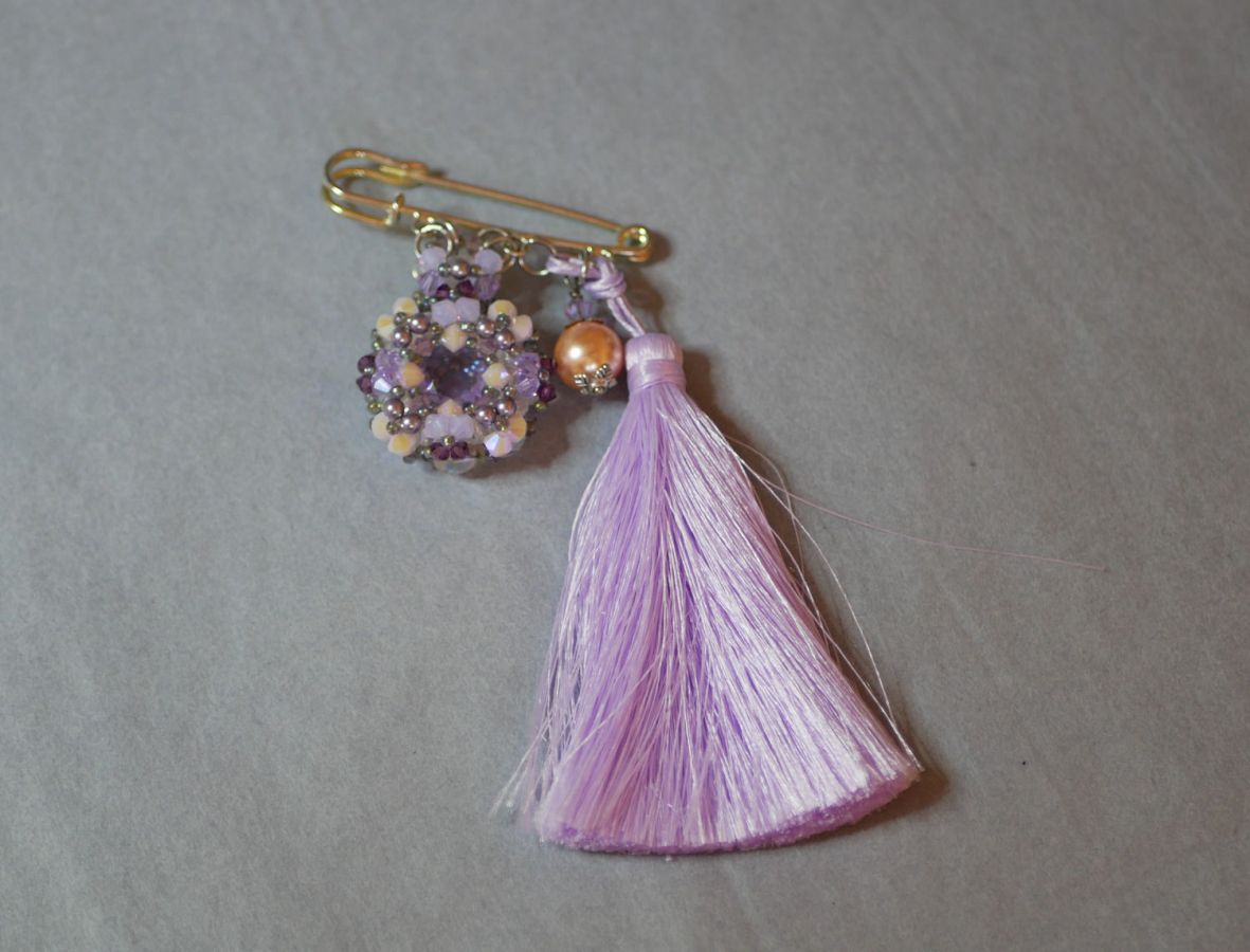 Broche Pompón Morado Andros