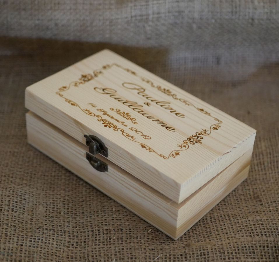 Caja de madera grabada personalizada