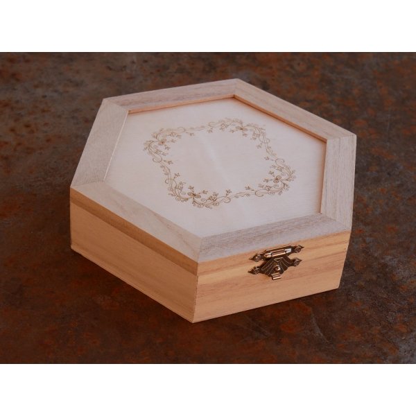 Coffret bois grav&eacute; avec perles surprises de perles ambre/orange