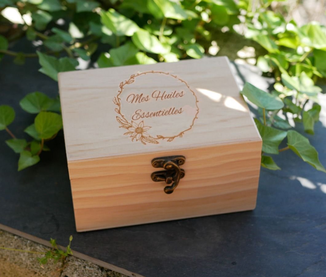 Caja para aceites esenciales de madera grabada para personalizar