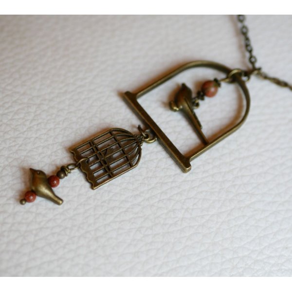 Collar con colgante largo de p&aacute;jaro