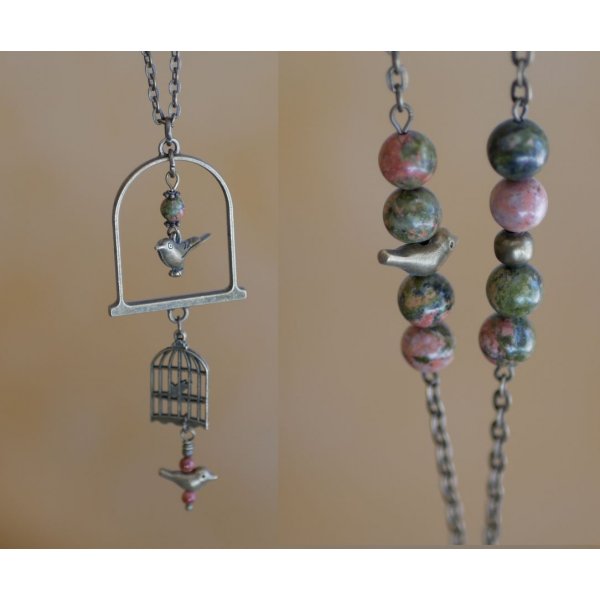 Collar con colgante largo de p&aacute;jaro