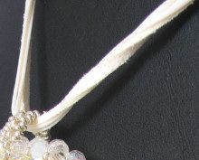Collier multi-cordons blanc/&eacute;cru Cristalia