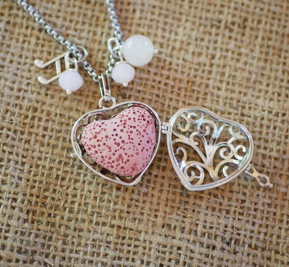 Collar colgante Caja corazón con piedra de lava color a elegir Regalo San Valentín