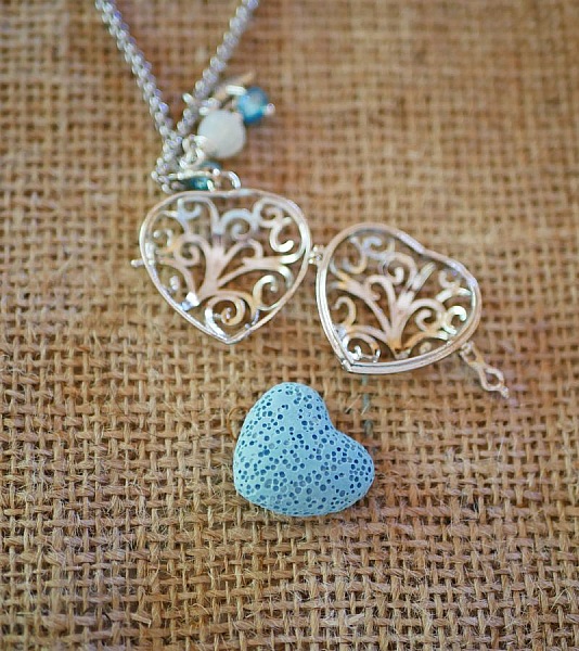 Collar colgante Caja coraz&oacute;n con piedra de lava color a elegir Regalo San Valent&iacute;n