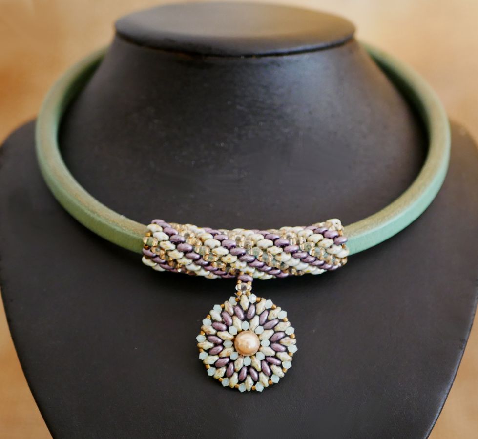 Collar cuero colgante cuentas Regaliz Morado/verde