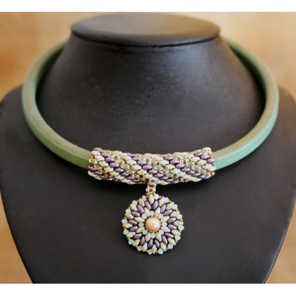 Collar cuero colgante cuentas Regaliz Morado/verde