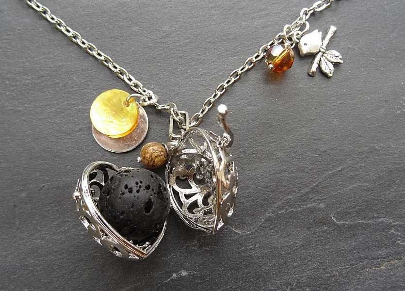 Collier pendentif diffuseur Coeur Ambre