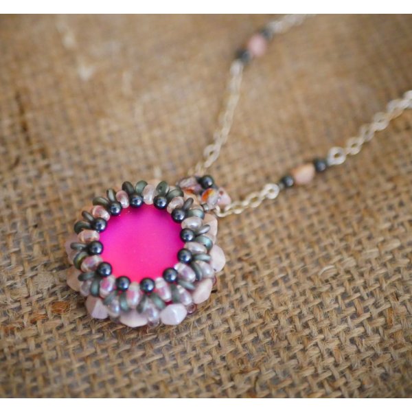 Collar con colgante rosa Queensland
