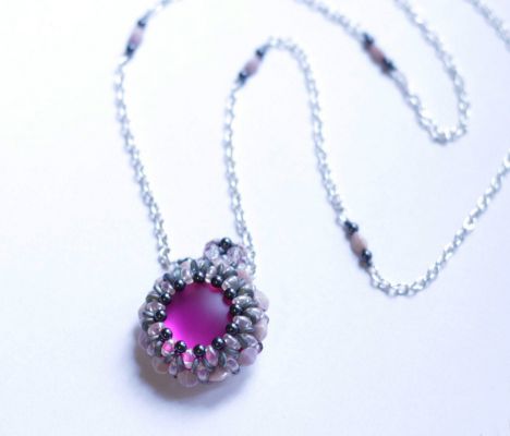 Collar con colgante rosa Queensland