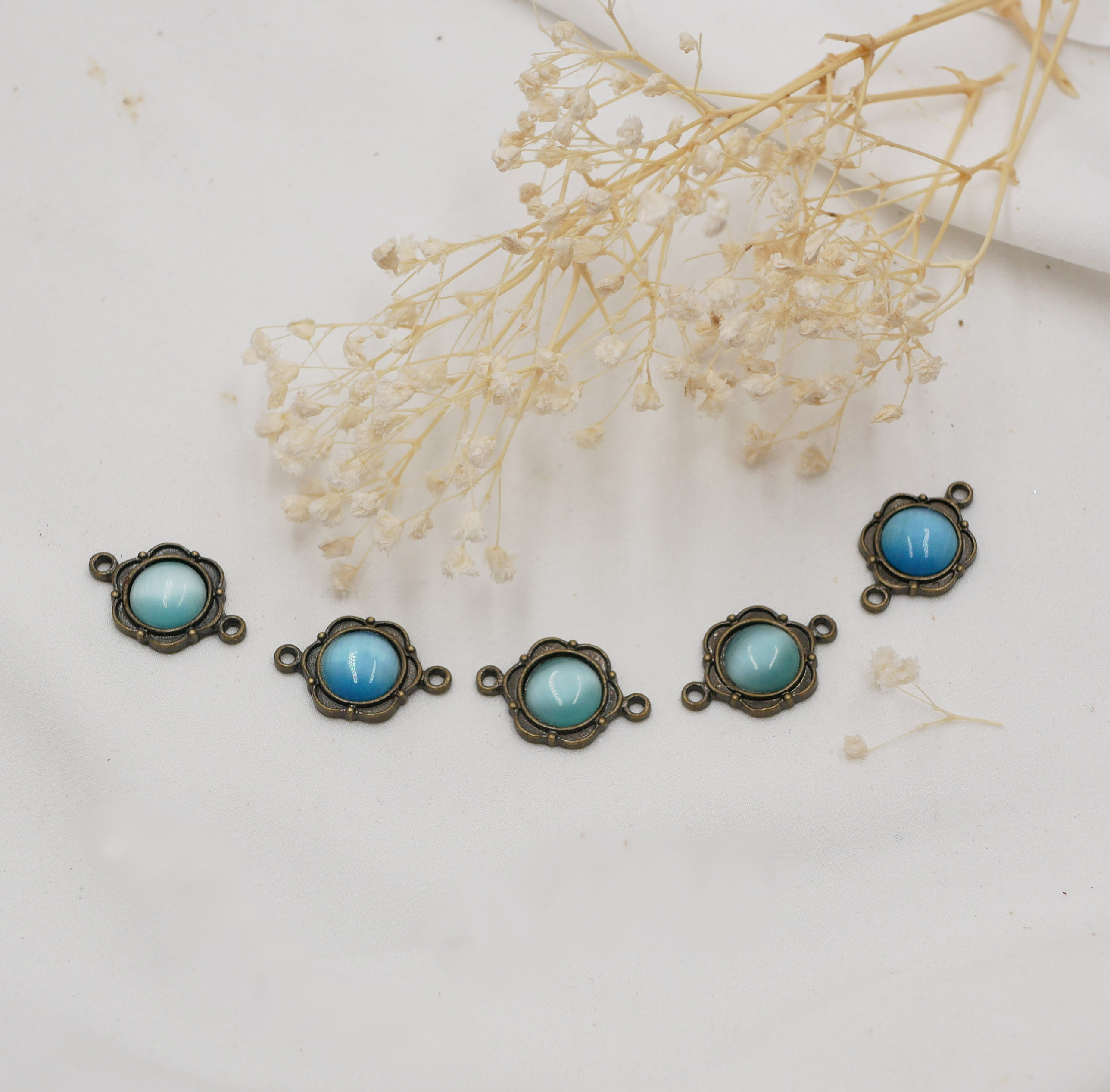 Lot de 5 demi cabochons Bleu sertis double connecteur bronze