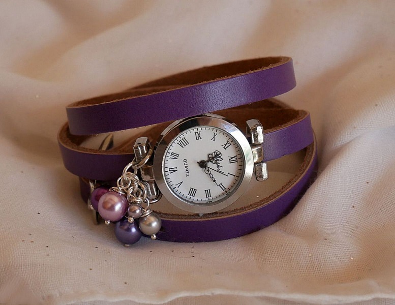 Montre cuir Violet cascade de perles nacr&eacute;es &agrave; personnalisation