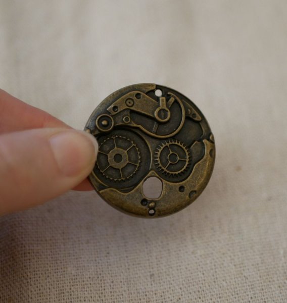 Medall&oacute;n redondo de bronce Steampunk 