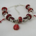 Pulsera de plata con mariquitas rojas