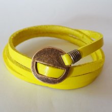 Pulsera fina de cuero amarillo triple vuelta